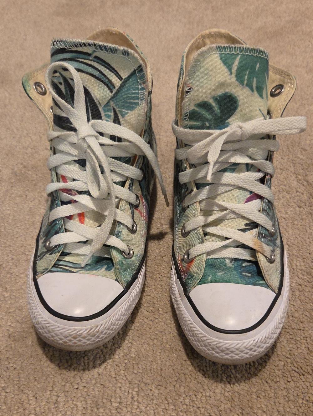 Chuck Taylo High Top Sneakers